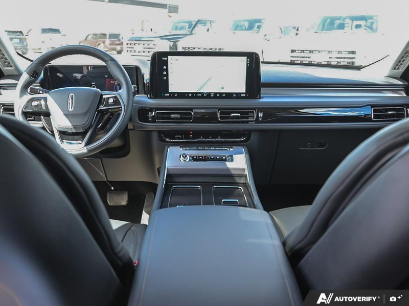 NEW 2026 Lincoln Aviator Premiere - Infinite Black Metallic Exterior / ONYX, LINCOLN SOFT TOUCH HEATED/VENTILATED COMFORT SEATS Interior - $77,111 - Stock #E60613 - VIN 5LM5J6XC3TGL13148 - Photo 25