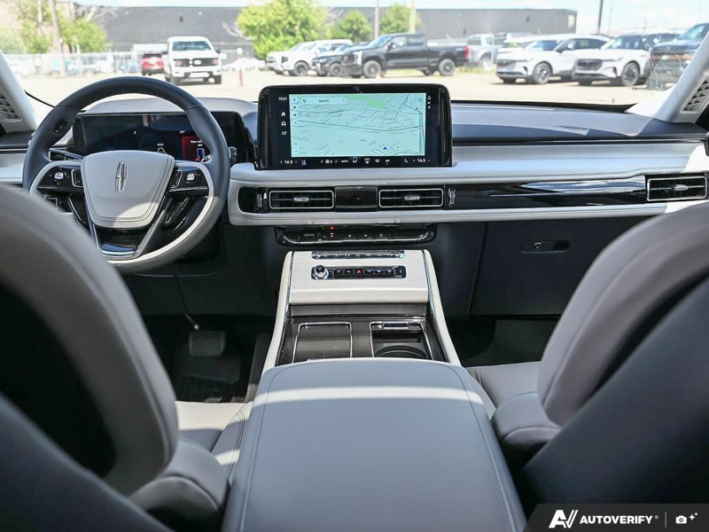 NEW 2026 Lincoln Aviator Reserve - Harbor Gray Met Cc Exterior / LIGHT SPACE GRAY PREM LEATHER Interior - $91,469 - Stock #E60718 - VIN 5LM5J7XC3TGL18517 - Photo 25
