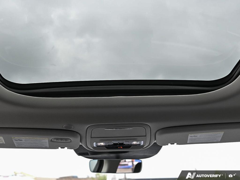 NEW 2026 Lincoln Aviator Premiere - Pristine White Metallic Tri-coat Exterior / ONYX, LINCOLN SOFT TOUCH HEATED/VENTILATED COMFORT SEATS Interior - $77,826 - Stock #E60669 - VIN 5LM5J6XC0TGL17402 - Photo 25