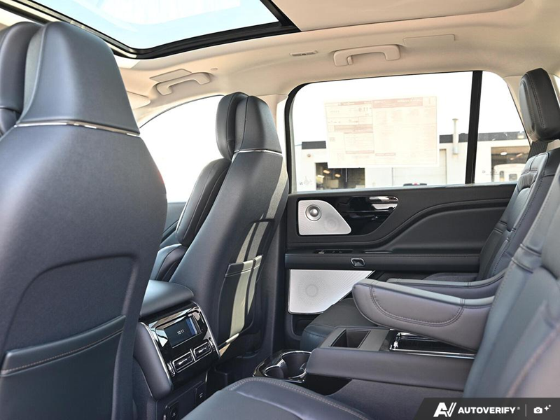 NEW 2026 Lincoln Aviator Reserve - Whisper Blue Metallic Clearcoat Exterior / ONYX PREM LEATHER Interior - $94,673 - Stock #E60986 - VIN 5LM5J7XC2TGL23935 - Photo 25
