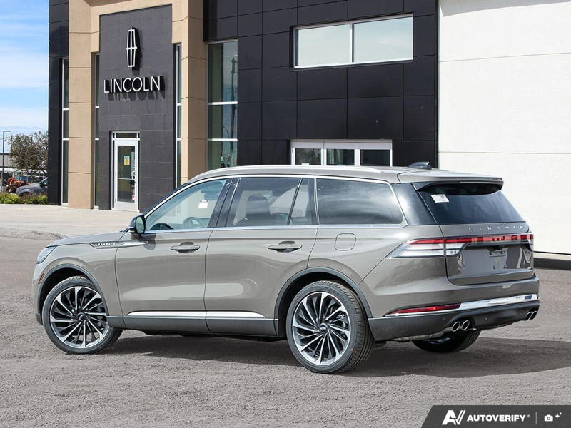 NEW 2026 Lincoln Aviator Reserve - Harbor Gray Met Cc Exterior / LIGHT SPACE GRAY PREM LEATHER Interior - $89,794 - Stock #E60245 - VIN 5LM5J7XC0TGL09239 - Photo 4