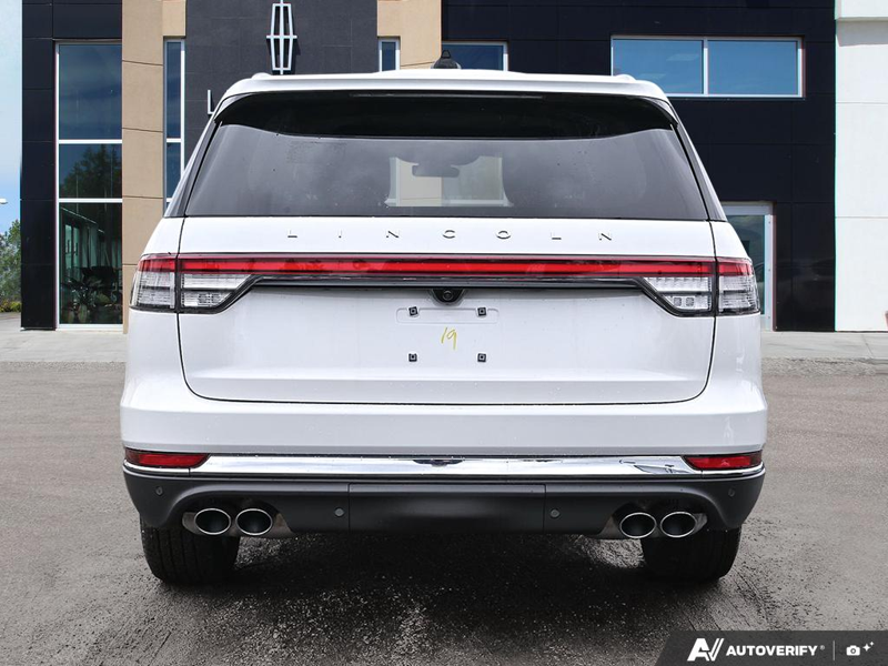 NEW 2026 Lincoln Aviator Premiere - Pristine White Metallic Tri-coat Exterior / ONYX, LINCOLN SOFT TOUCH HEATED/VENTILATED COMFORT SEATS Interior - $77,826 - Stock #E60669 - VIN 5LM5J6XC0TGL17402 - Photo 5