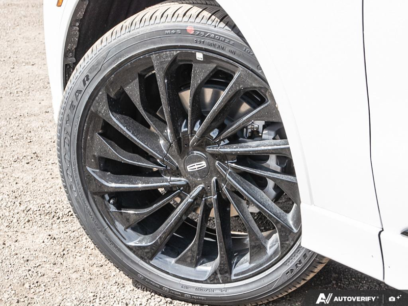 NEW 2026 Lincoln Aviator Reserve - Pristine White Metallic Tri-coat Exterior / LIGHT SPACE GRAY PREM LEATHER Interior - $98,894 - Stock #E60261 - VIN 5LM5J7XC4TGL08918 - Photo 6