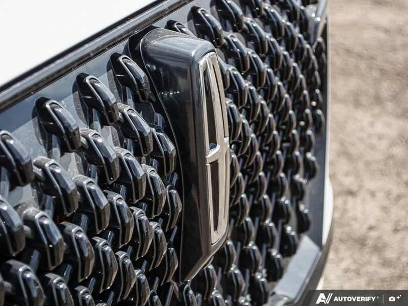 NEW 2026 Lincoln Aviator Reserve - Pristine White Metallic Tri-coat Exterior / LIGHT SPACE GRAY PREM LEATHER Interior - $98,894 - Stock #E60261 - VIN 5LM5J7XC4TGL08918 - Photo 9
