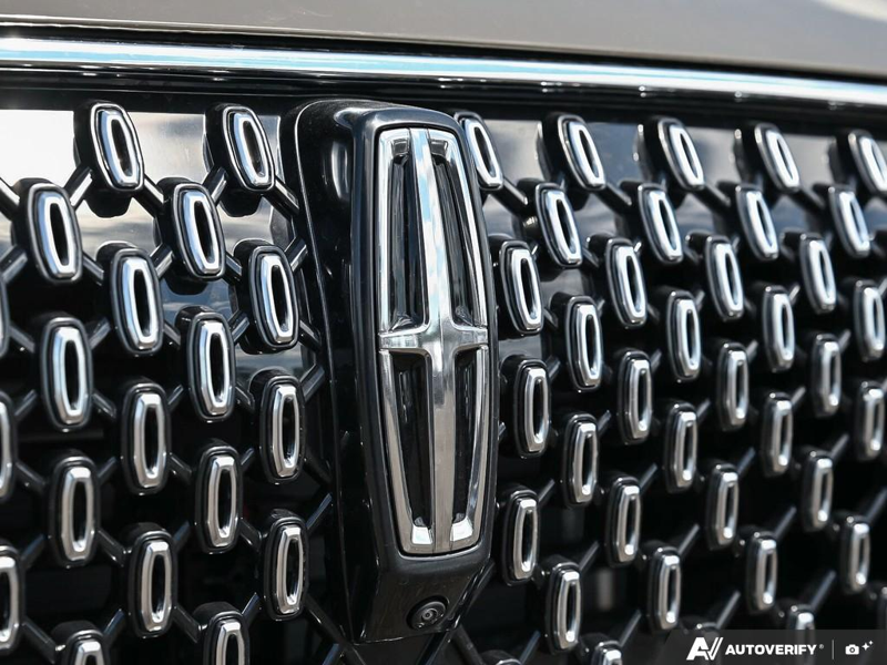 NEW 2026 Lincoln Aviator Reserve - Harbor Gray Met Cc Exterior / LIGHT SPACE GRAY PREM LEATHER Interior - $91,469 - Stock #E60718 - VIN 5LM5J7XC3TGL18517 - Photo 9