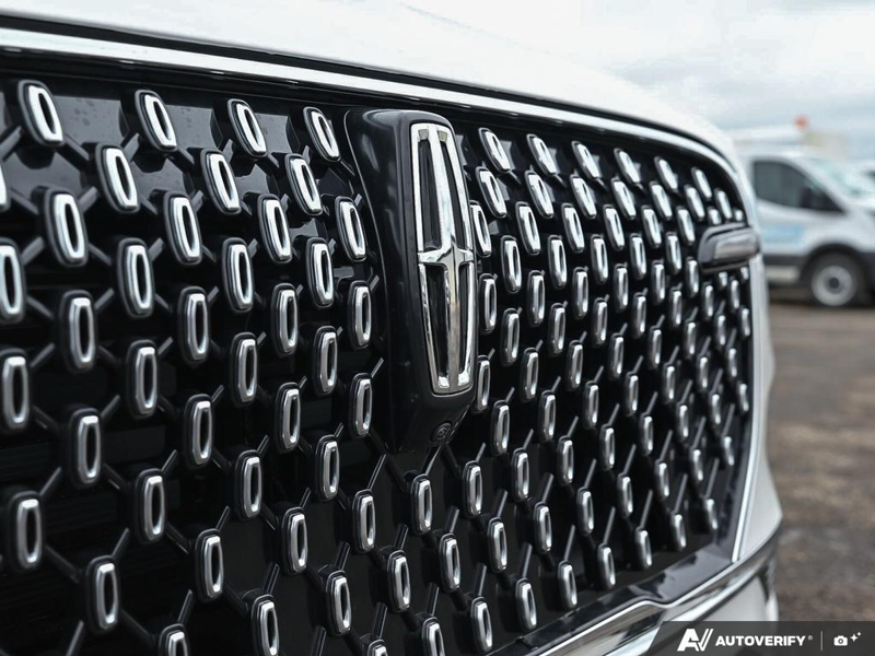 NEW 2026 Lincoln Aviator Premiere - Pristine White Metallic Tri-coat Exterior / ONYX, LINCOLN SOFT TOUCH HEATED/VENTILATED COMFORT SEATS Interior - $77,826 - Stock #E60669 - VIN 5LM5J6XC0TGL17402 - Photo 9