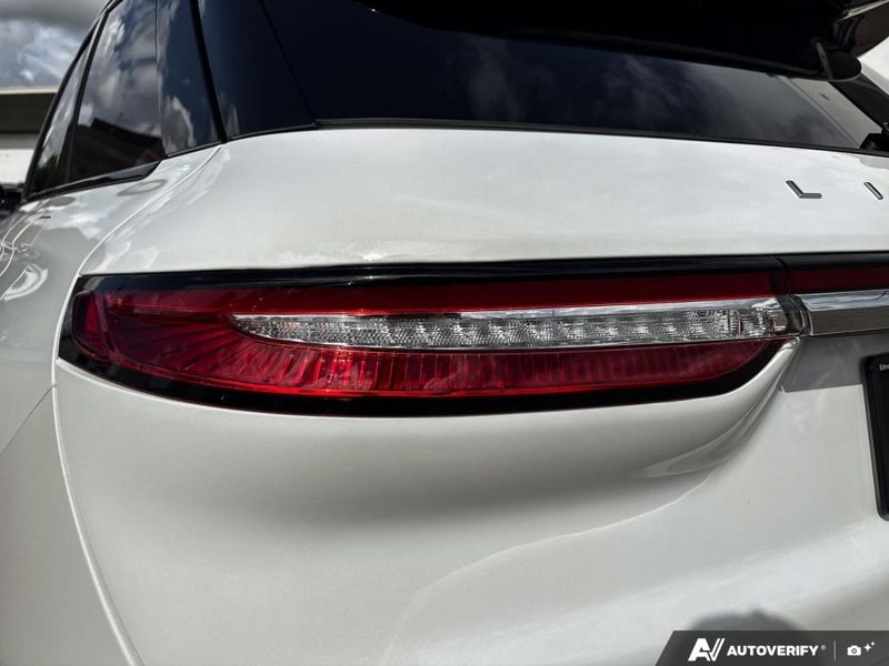 USED 2026 Lincoln Corsair Reserve - Pristine White Metallic Tri-coat Exterior / EBONY/ETERNAL RED, PREMIUM LEATHER-TRIMMED HEATED/VENTILATED CAP Interior - $63,976 - Stock #EP4740 - VIN 5LMCJ2DA2TUL00119 - Photo 11