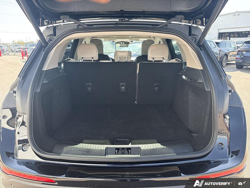 USED 2026 Lincoln Corsair Reserve - Infinite Black Metallic Clearcoat Exterior / LIGHT SMOKED TRUFFLE, PREMIUM LEATHER-TRIMMED HEATED/VENTILATED Interior - $58,950 - Stock #EP4741 - VIN 5LMCJ2DA7TUL00083 - Photo 12
