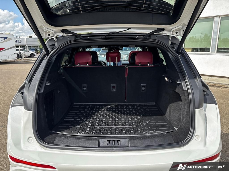 USED 2026 Lincoln Corsair Reserve - Pristine White Metallic Tri-coat Exterior / EBONY/ETERNAL RED, PREMIUM LEATHER-TRIMMED HEATED/VENTILATED CAP Interior - $63,976 - Stock #EP4740 - VIN 5LMCJ2DA2TUL00119 - Photo 12