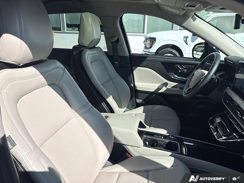 USED 2026 Lincoln Corsair Reserve - Infinite Black Metallic Clearcoat Exterior / LIGHT SMOKED TRUFFLE, PREMIUM LEATHER-TRIMMED HEATED/VENTILATED Interior - $58,950 - Stock #EP4741 - VIN 5LMCJ2DA7TUL00083 - Photo 22