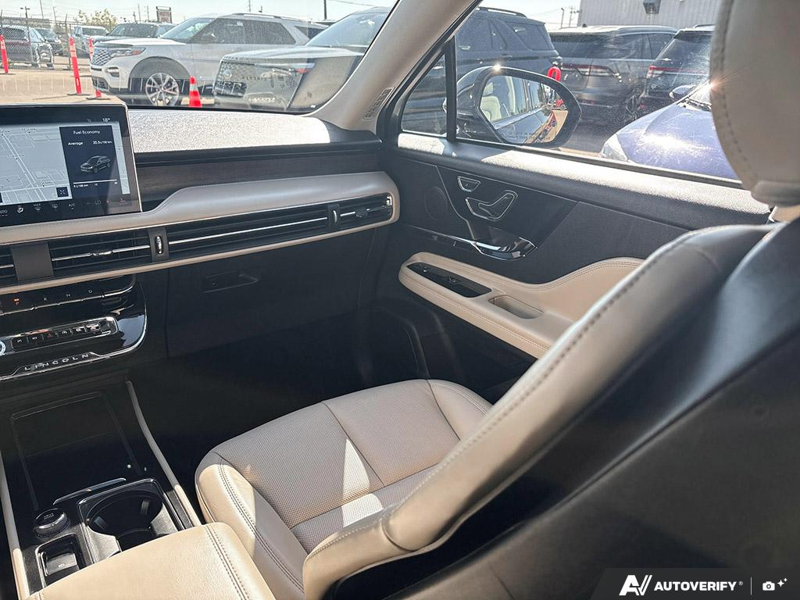 USED 2026 Lincoln Corsair Reserve - Infinite Black Metallic Clearcoat Exterior / LIGHT SMOKED TRUFFLE, PREMIUM LEATHER-TRIMMED HEATED/VENTILATED Interior - $58,950 - Stock #EP4741 - VIN 5LMCJ2DA7TUL00083 - Photo 25