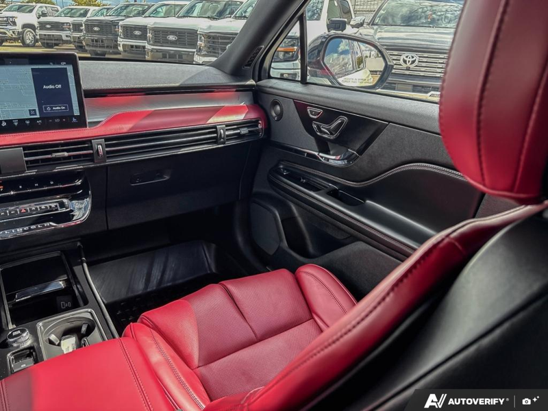 USED 2026 Lincoln Corsair Reserve - Pristine White Metallic Tri-coat Exterior / EBONY/ETERNAL RED, PREMIUM LEATHER-TRIMMED HEATED/VENTILATED CAP Interior - $63,976 - Stock #EP4740 - VIN 5LMCJ2DA2TUL00119 - Photo 25
