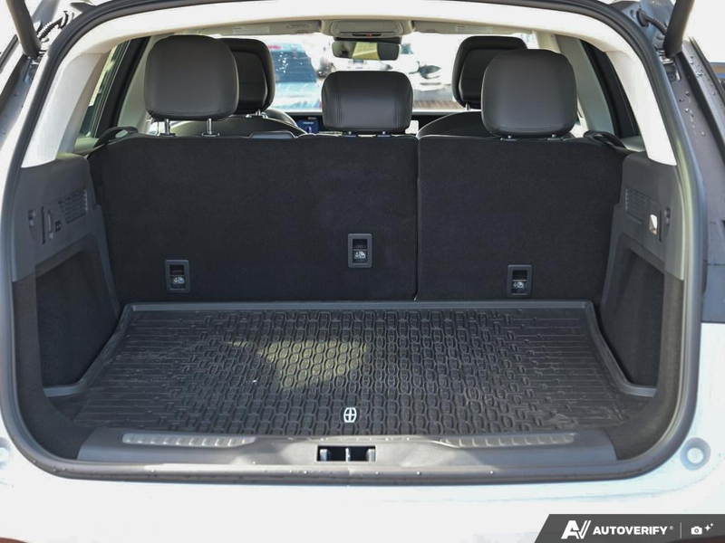 DEMO 2026 Lincoln Nautilus Premiere - Gray Matter Met Cc Exterior / ONYX BLACK, LINCOLN SOFT TOUCH HEATED FRONT CAPTAIN'S CHAIRS Interior - $68,153 - Stock #E60347 - VIN 5LMPJ8JA3TJ034846 - Photo 11