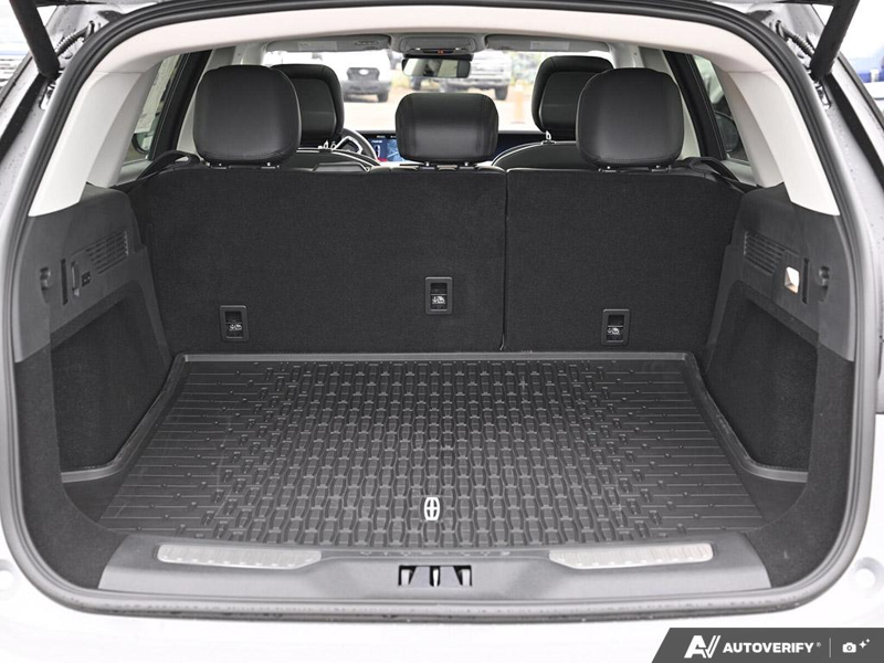 NEW 2026 Lincoln Nautilus Reserve - Gray Matter Met Cc Exterior / BLACK ONYX/GREY PREM LEATHER SEATS Interior - $85,409 - Stock #E60487 - VIN 5LMPJ8KA0TJ045057 - Photo 11