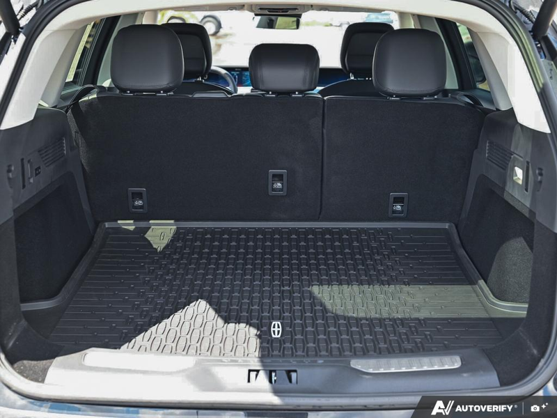 NEW 2026 Lincoln Nautilus Premiere - Infinite Black Metallic Exterior / ONYX BLACK, LINCOLN SOFT TOUCH HEATED FRONT CAPTAIN'S CHAIRS Interior - $61,305 - Stock #E60622 - VIN 5LMPJ8JA2TJ046793 - Photo 11