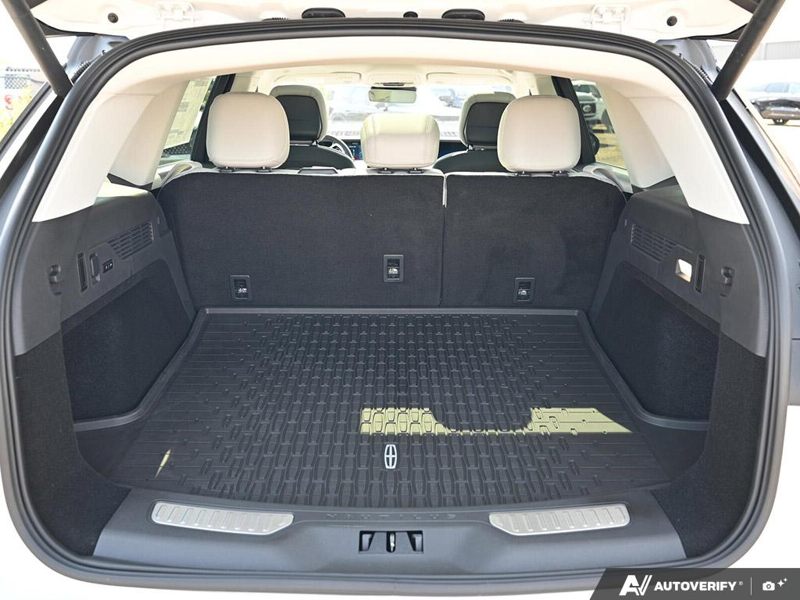 NEW 2026 Lincoln Nautilus Reserve Hybrid - White Platinum Metallic Tri-coat Exterior / MEDIUM LIGHT SPACE GRAY, PREM LTHR-TRIMMED HTD/VENTILATED CAPTAI Interior - $77,796 - Stock #E61037 - VIN 5LMPJ8K47TJ065929 - Photo 11