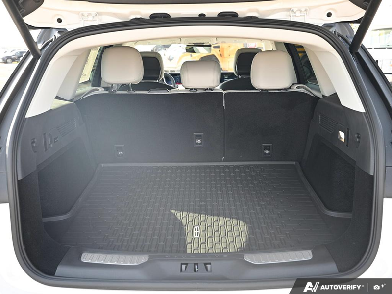NEW 2026 Lincoln Nautilus Reserve Hybrid - White Platinum Metallic Tri-coat Exterior / MEDIUM LIGHT SPACE GRAY, PREMIUM LEATHER-TRIMMED HEAT/VENT CAPTA Interior - $84,258 - Stock #E61032 - VIN 5LMPJ8K43TJ066799 - Photo 11