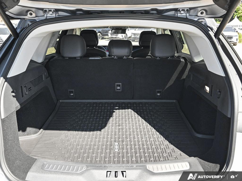 NEW 2026 Lincoln Nautilus Premiere - Silver Radiance Exterior / ONYX BLACK, LINCOLN SOFT TOUCH HEATED FRONT CAPTAIN'S CHAIRS Interior - $65,225 - Stock #E60809 - VIN 5LMPJ8JA9TJ057225 - Photo 11