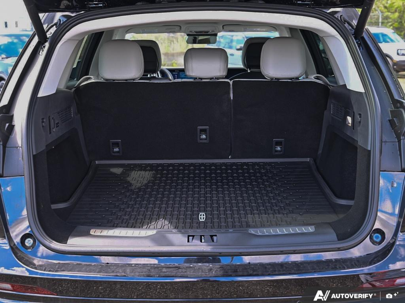 NEW 2026 Lincoln Nautilus Premiere - Infinite Black Metallic Exterior / MEDIUM LIGHT SPACE GRAY, LINCOLN SOFT TOUCH HEATED FRONT CAPTAIN Interior - $59,484 - Stock #E60729 - VIN 5LMPJ8JA5TJ052104 - Photo 11