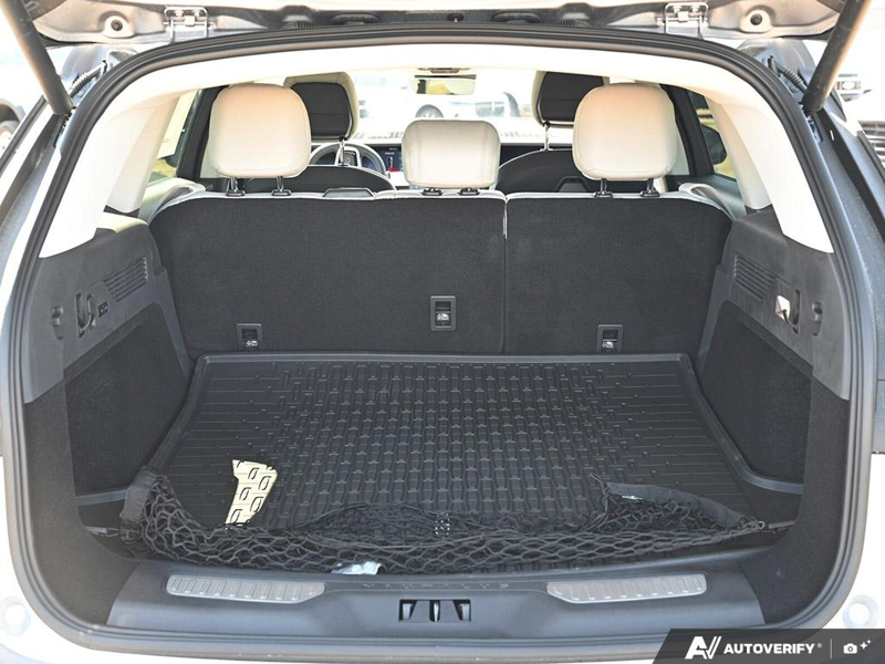 DEMO 2026 Lincoln Nautilus Premiere - Silver Radiance Exterior / MEDIUM LIGHT SPACE GRAY, LINCOLN SOFT TOUCH HEATED FRONT CAPTAIN Interior - $53,884 - Stock #E60739 - VIN 5LMPJ8JA1TJ051743 - Photo 11