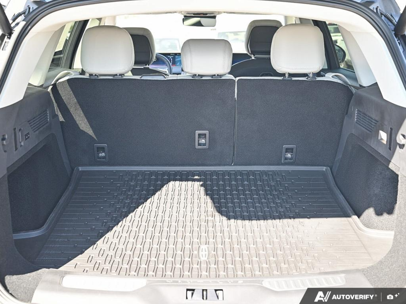 NEW 2026 Lincoln Nautilus Reserve - Gray Matter Met Cc Exterior / MEDIUM LIGHT SPACE GRAY, PREM LTHR-TRIMMED HTD/VENTILATED CAPTAI Interior - $69,409 - Stock #E60826 - VIN 5LMPJ8KA3TJ058188 - Photo 11