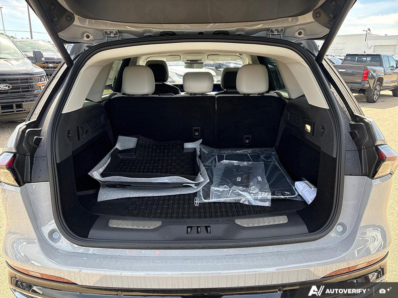 NEW 2026 Lincoln Nautilus Premiere - Gray Matter Met Cc Exterior / MEDIUM LIGHT SPACE GRAY, LINCOLN SOFT TOUCH HEATED FRONT CAPTAIN Interior - $63,284 - Stock #E60742 - VIN 5LMPJ8JA0TJ052124 - Photo 12