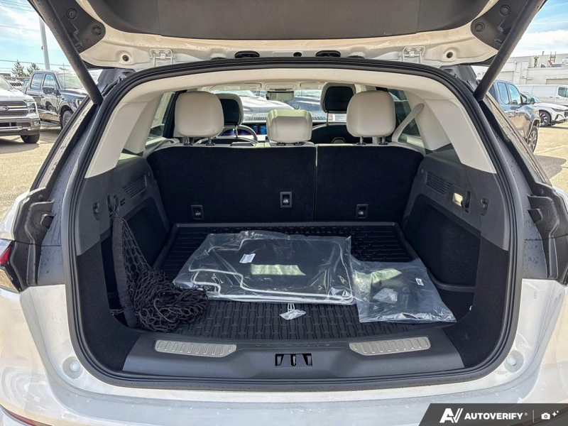 NEW 2026 Lincoln Nautilus Reserve - White Platinum Metallic Tri-coat Exterior / SPACE GRAY LEATHER Interior - $79,093 - Stock #E60484 - VIN 5LMPJ8KA6TJ040073 - Photo 12