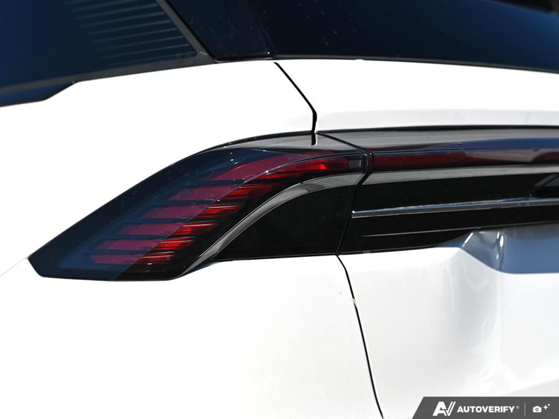 DEMO 2026 Lincoln Nautilus Premiere - White Platinum Metallic Tri-coat Exterior / ONYX BLACK, LINCOLN SOFT TOUCH HEATED FRONT CAPTAIN'S CHAIRS Interior - $60,284 - Stock #E60743 - VIN 5LMPJ8JA2TJ053162 - Photo 11