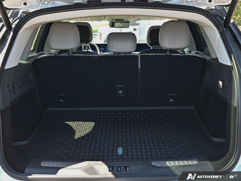 NEW 2026 Lincoln Nautilus Premiere - White Platinum Metallic Tri-coat Exterior / MEDIUM LIGHT SPACE GRAY, LINCOLN SOFT TOUCH HEATED FRONT CAPTAIN Interior - $58,409 - Stock #E60623 - VIN 5LMPJ8JA1TJ046803 - Photo 12