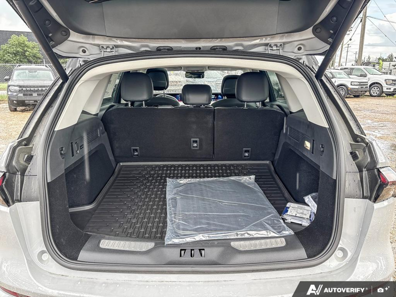 NEW 2026 Lincoln Nautilus Reserve - Gray Matter Met Cc Exterior / BLACK ONYX/GREY PREM LEATHER SEATS Interior - $69,409 - Stock #E60618 - VIN 5LMPJ8KA1TJ046752 - Photo 12