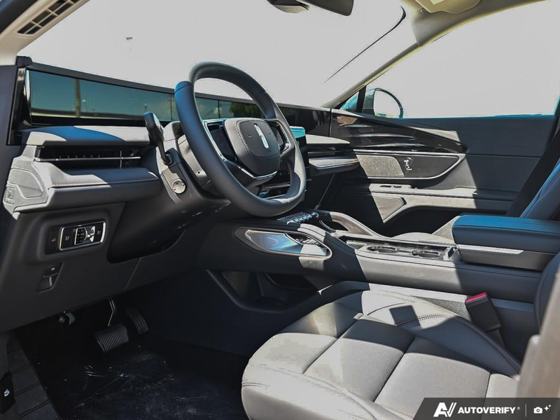 NEW 2026 Lincoln Nautilus Premiere - White Platinum Metallic Tri-coat Exterior / ONYX BLACK, LINCOLN SOFT TOUCH HEATED FRONT CAPTAIN'S CHAIRS Interior - $58,409 - Stock #E60478 - VIN 5LMPJ8JA0TJ038837 - Photo 13