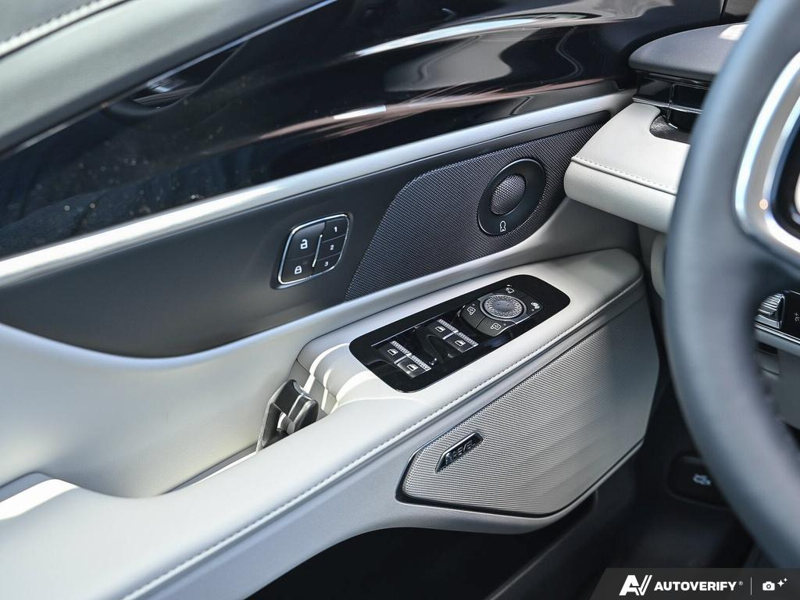 NEW 2026 Lincoln Nautilus Premiere - Infinite Black Metallic Exterior / MEDIUM LIGHT SPACE GRAY, LINCOLN SOFT TOUCH HEATED FRONT CAPTAIN Interior - $65,734 - Stock #E60729 - VIN 5LMPJ8JA5TJ052104 - Photo 17