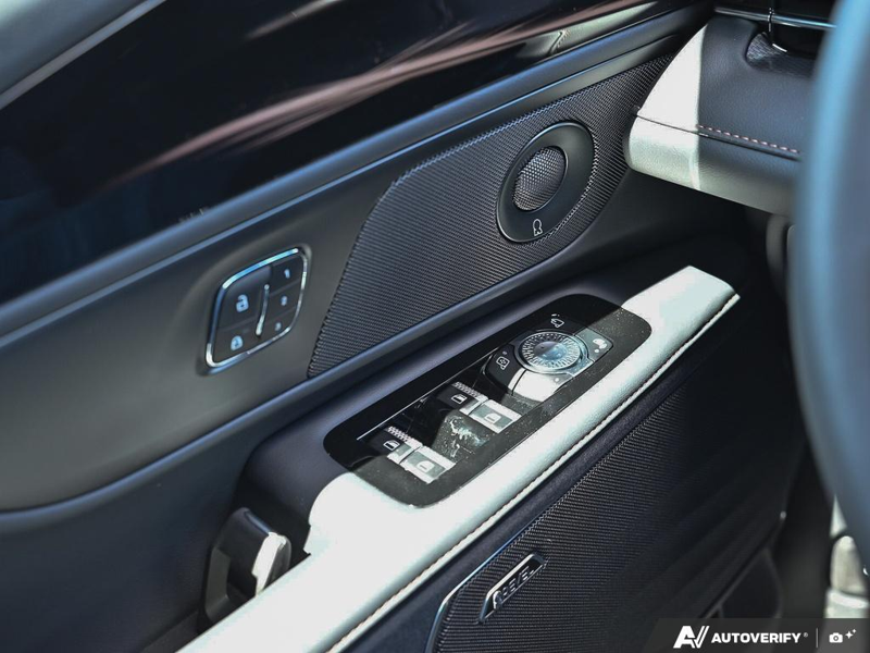 NEW 2026 Lincoln Nautilus Premiere - Whisper Blue Metallic Clearcoat Exterior / ONYX BLACK, LINCOLN SOFT TOUCH HEATED FRONT CAPTAIN'S CHAIRS Interior - $67,184 - Stock #E60726 - VIN 5LMPJ8JA9TJ049688 - Photo 17