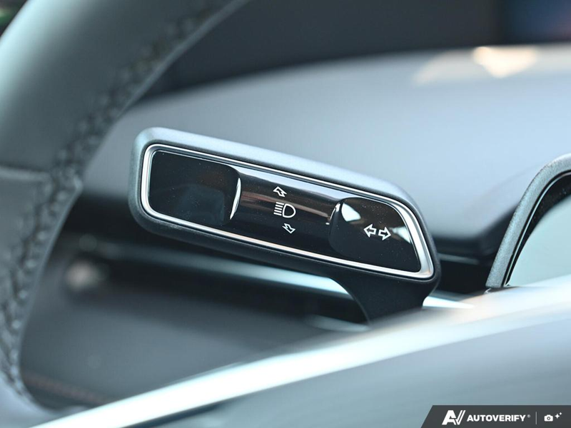 DEMO 2026 Lincoln Nautilus Premiere - White Platinum Metallic Tri-coat Exterior / ONYX BLACK, LINCOLN SOFT TOUCH HEATED FRONT CAPTAIN'S CHAIRS Interior - $60,284 - Stock #E60743 - VIN 5LMPJ8JA2TJ053162 - Photo 16