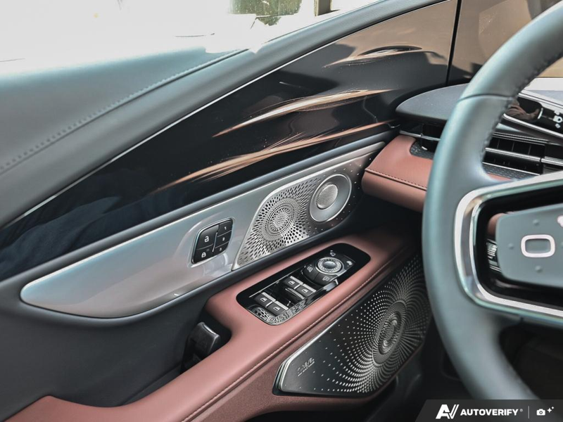 NEW 2026 Lincoln Nautilus Reserve - White Platinum Metallic Tri-coat Exterior / HOT CHOCOLATE, PREMIUM LEATHER-TRIMMED Interior - $79,094 - Stock #E60814 - VIN 5LMPJ8KA6TJ058251 - Photo 17