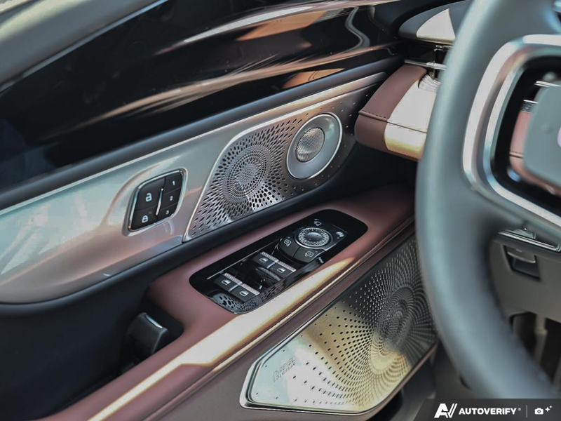 NEW 2026 Lincoln Nautilus Reserve - Gray Matter Met Cc Exterior / HOT CHOCOLATE, PREMIUM LEATHER-TRIMMED Interior - $79,094 - Stock #E60818 - VIN 5LMPJ8KA9TJ057594 - Photo 17