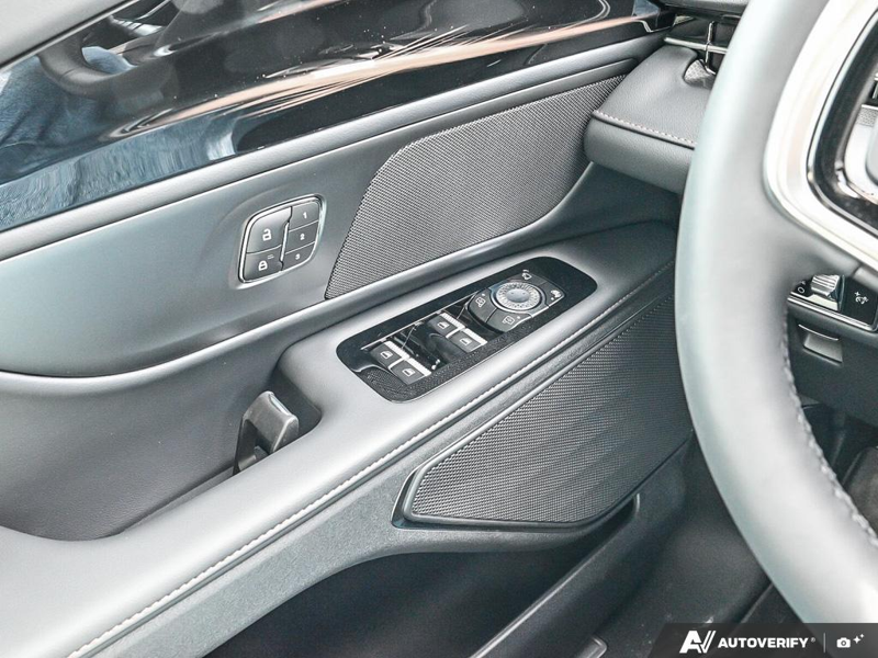 NEW 2026 Lincoln Nautilus Premiere - Silver Radiance Exterior / ONYX BLACK, LINCOLN SOFT TOUCH HEATED FRONT CAPTAIN'S CHAIRS Interior - $61,415 - Stock #E60828 - VIN 5LMPJ8JA8TJ059046 - Photo 17