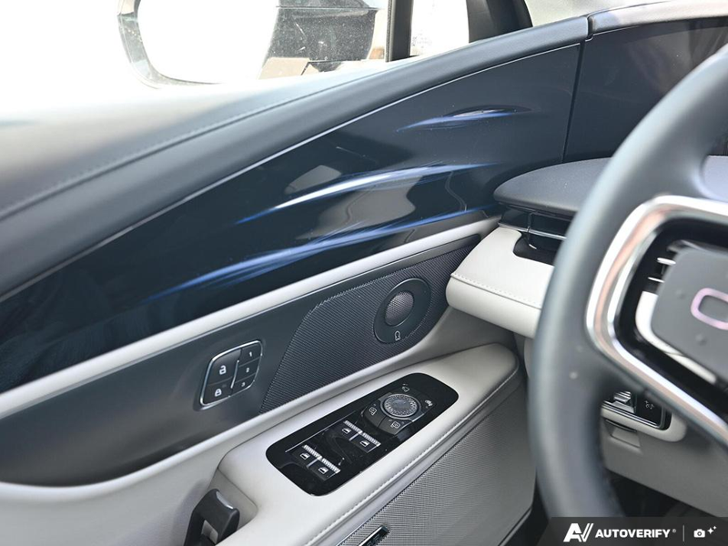 NEW 2026 Lincoln Nautilus Reserve Hybrid - White Platinum Metallic Tri-coat Exterior / MEDIUM LIGHT SPACE GRAY, PREM LTHR-TRIMMED HTD/VENTILATED CAPTAI Interior - $77,796 - Stock #E61037 - VIN 5LMPJ8K47TJ065929 - Photo 17