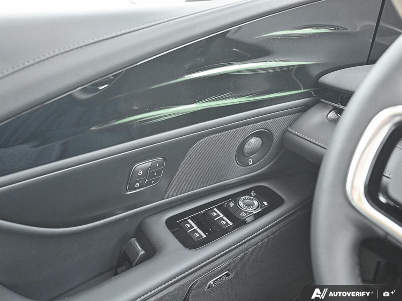 NEW 2026 Lincoln Nautilus Premiere - Silver Radiance Exterior / ONYX BLACK, LINCOLN SOFT TOUCH HEATED FRONT CAPTAIN'S CHAIRS Interior - $65,225 - Stock #E60809 - VIN 5LMPJ8JA9TJ057225 - Photo 17