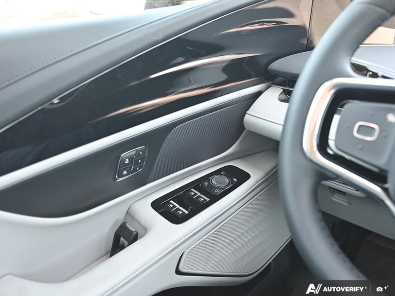 DEMO 2026 Lincoln Nautilus Premiere - Silver Radiance Exterior / MEDIUM LIGHT SPACE GRAY, LINCOLN SOFT TOUCH HEATED FRONT CAPTAIN Interior - $53,884 - Stock #E60739 - VIN 5LMPJ8JA1TJ051743 - Photo 17