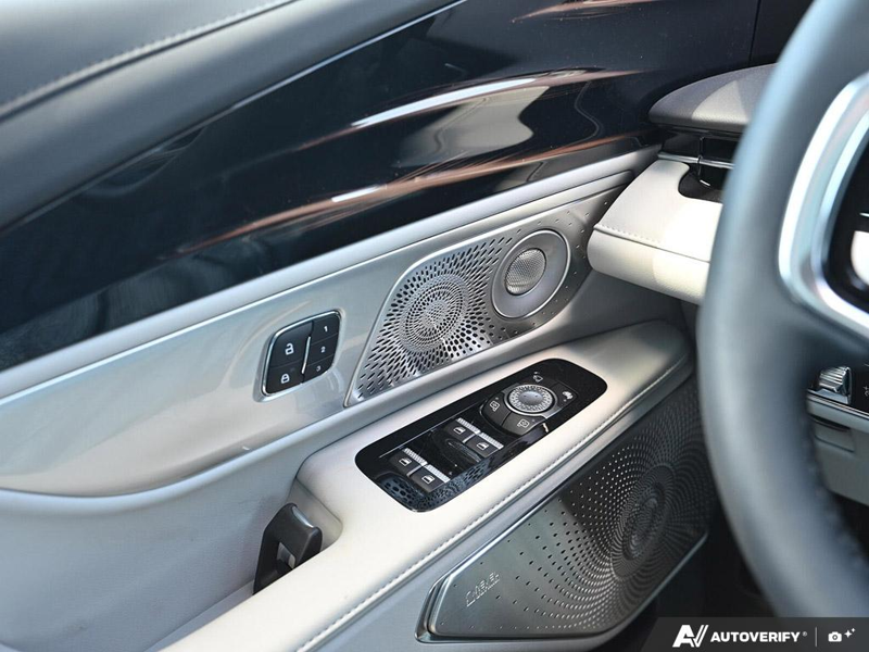 NEW 2026 Lincoln Nautilus Reserve - White Platinum Metallic Tri-coat Exterior / SPACE GRAY LEATHER Interior - $74,909 - Stock #E60481 - VIN 5LMPJ8KA4TJ040072 - Photo 17