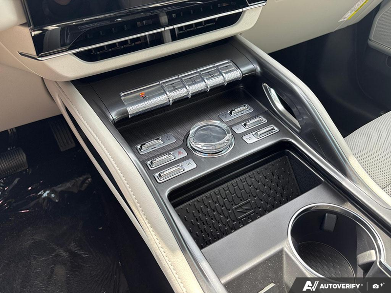 NEW 2026 Lincoln Nautilus Premiere - Gray Matter Met Cc Exterior / MEDIUM LIGHT SPACE GRAY, LINCOLN SOFT TOUCH HEATED FRONT CAPTAIN Interior - $63,284 - Stock #E60742 - VIN 5LMPJ8JA0TJ052124 - Photo 18