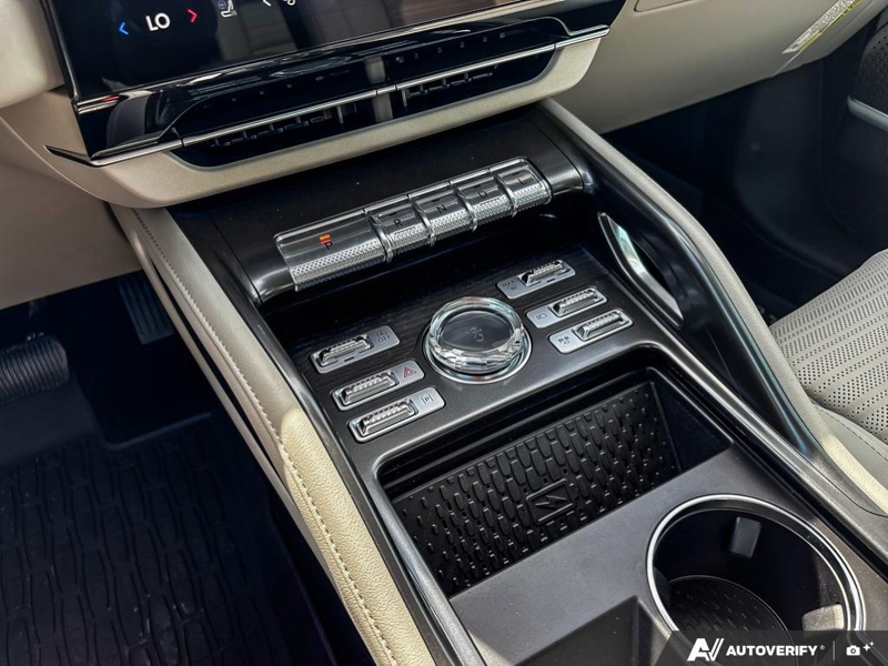 NEW 2026 Lincoln Nautilus Reserve - White Platinum Metallic Tri-coat Exterior / SPACE GRAY LEATHER Interior - $79,093 - Stock #E60484 - VIN 5LMPJ8KA6TJ040073 - Photo 18