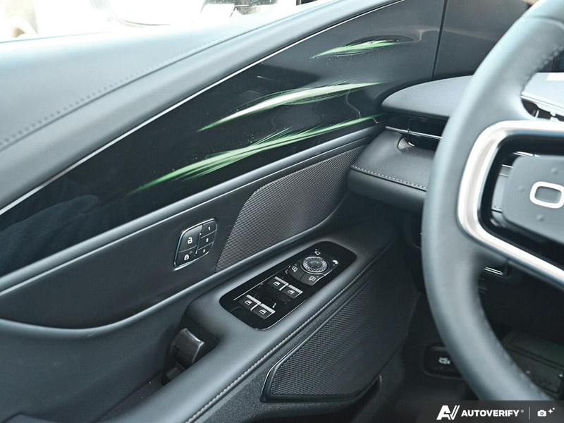 DEMO 2026 Lincoln Nautilus Premiere - White Platinum Metallic Tri-coat Exterior / ONYX BLACK, LINCOLN SOFT TOUCH HEATED FRONT CAPTAIN'S CHAIRS Interior - $60,284 - Stock #E60743 - VIN 5LMPJ8JA2TJ053162 - Photo 17