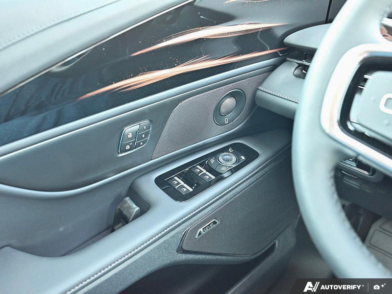 NEW 2026 Lincoln Nautilus Reserve - Red Carpet Exterior / BLACK ONYX/GREY PREM LEATHER SEATS Interior - $74,331 - Stock #E60825 - VIN 5LMPJ8KA1TJ061641 - Photo 17
