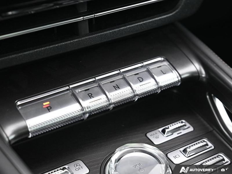 NEW 2026 Lincoln Nautilus Reserve - Gray Matter Met Cc Exterior / BLACK ONYX/GREY PREM LEATHER SEATS Interior - $85,409 - Stock #E60487 - VIN 5LMPJ8KA0TJ045057 - Photo 19
