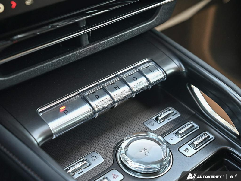 NEW 2026 Lincoln Nautilus Premiere - Silver Radiance Exterior / ONYX BLACK, LINCOLN SOFT TOUCH HEATED FRONT CAPTAIN'S CHAIRS Interior - $65,225 - Stock #E60809 - VIN 5LMPJ8JA9TJ057225 - Photo 19