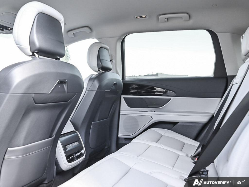 NEW 2026 Lincoln Nautilus Premiere - Infinite Black Metallic Exterior / MEDIUM LIGHT SPACE GRAY, LINCOLN SOFT TOUCH HEATED FRONT CAPTAIN Interior - $62,334 - Stock #E60737 - VIN 5LMPJ8JA4TJ049694 - Photo 23