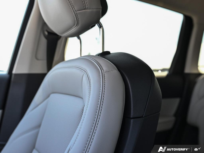 NEW 2026 Lincoln Nautilus Premiere - White Platinum Metallic Tri-coat Exterior / MEDIUM LIGHT SPACE GRAY, LINCOLN SOFT TOUCH HEATED FRONT CAPTAIN Interior - $62,238 - Stock #E60827 - VIN 5LMPJ8JA0TJ057047 - Photo 23