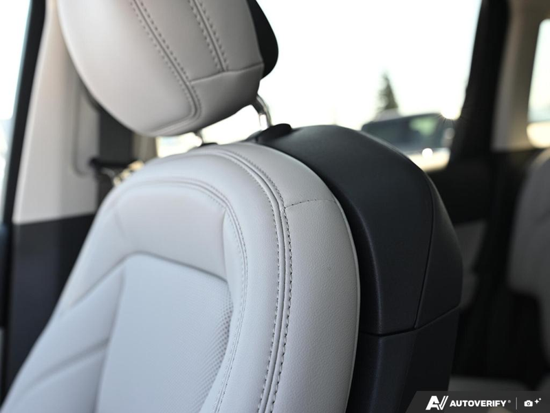 NEW 2026 Lincoln Nautilus Premiere - White Platinum Metallic Tri-coat Exterior / MEDIUM LIGHT SPACE GRAY, LINCOLN SOFT TOUCH HEATED FRONT CAPTAIN Interior - $66,048 - Stock #E60816 - VIN 5LMPJ8JA1TJ058367 - Photo 23